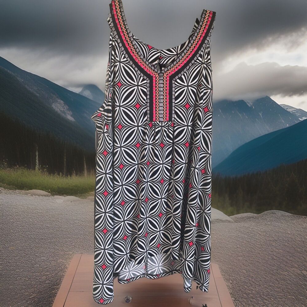 Est. 1946 Top 14/16 W Black White Geometric Embellished Neckline Relaxed Stretch